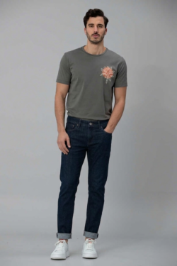 Zynara Premium Levi’s Style Dark Blue Denim Jeans for Men – Classic Fit, Stretch Comfort & Timeless Finish CODE-L094